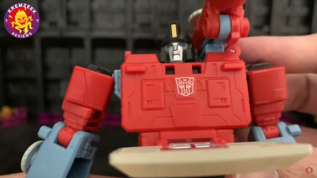 Transformers Studio Series 86 Perceptor More In Hand Image  (11 of 22)